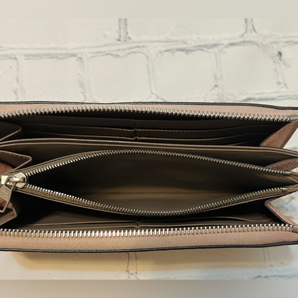 Louis Vuitton Comete Zip Wallet - Full Set. Gorgeous Light Pink W/ Taupe Inside. - Picture 8 of 16